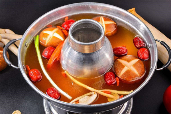 知鱼青鲜椒鱼煲火锅